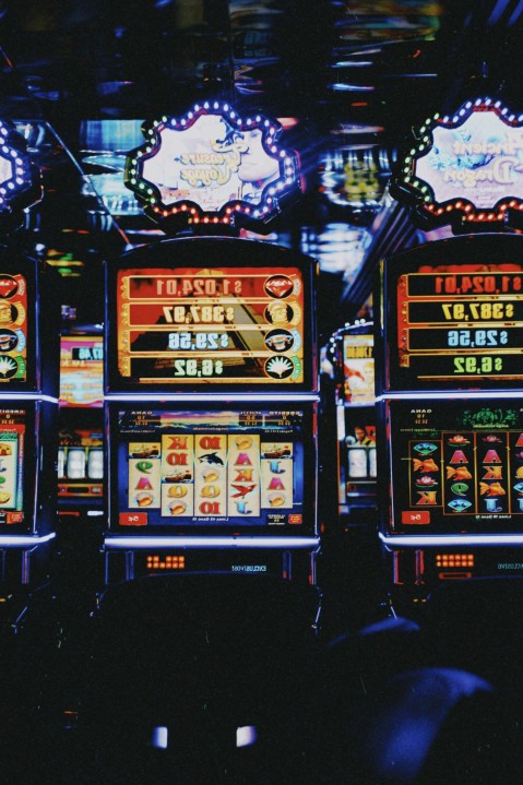 Social casino gameplay in Canada